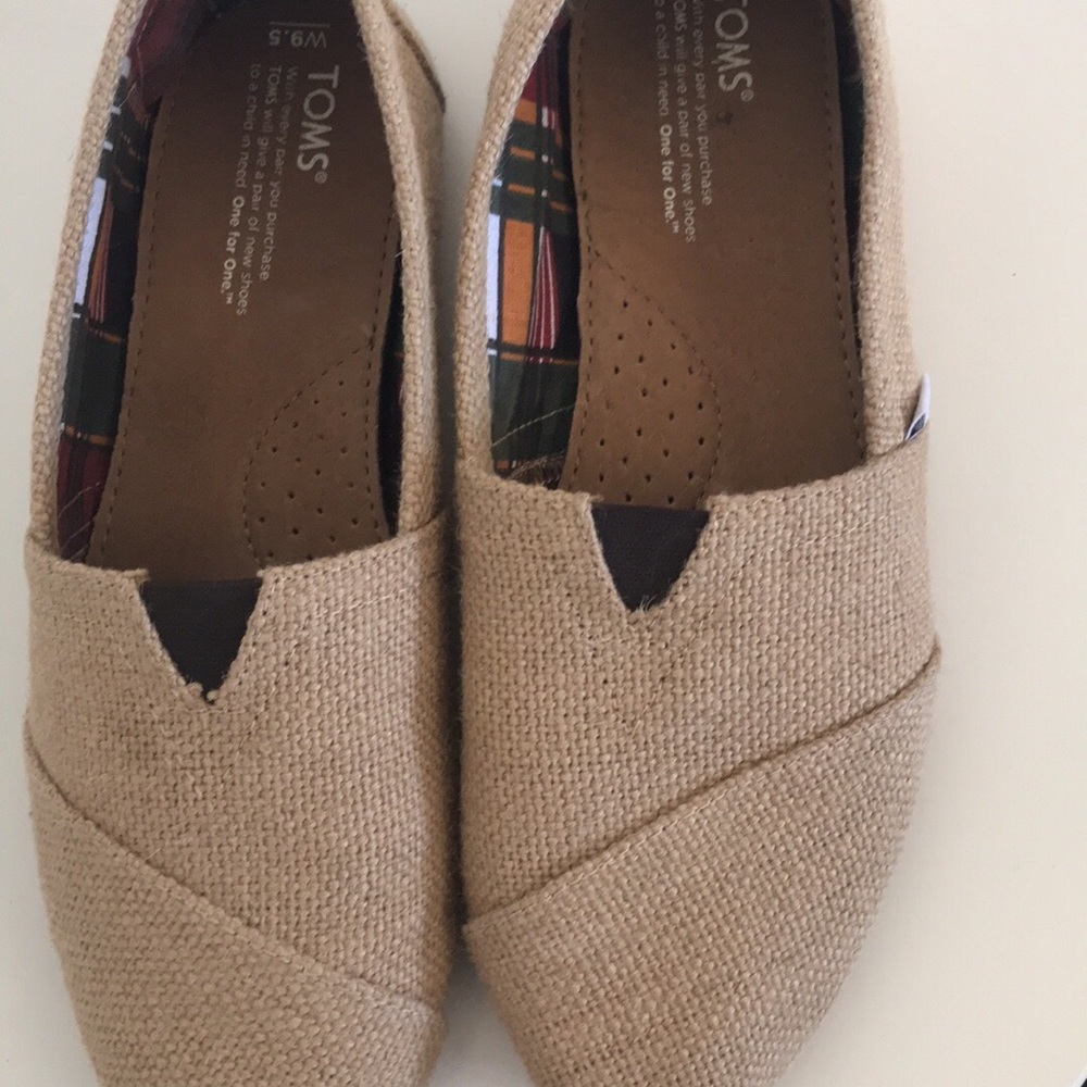 Women’s TOMS size 9.5